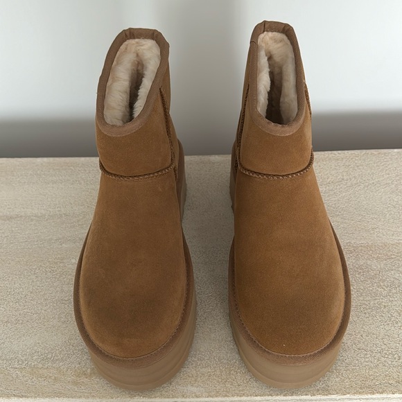 UGG Classic Mini Platform  Color: Chestnut  Size: 8 - Picture 3 of 6